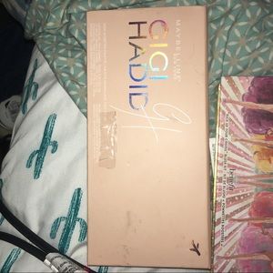 Gigi hadid makeup set